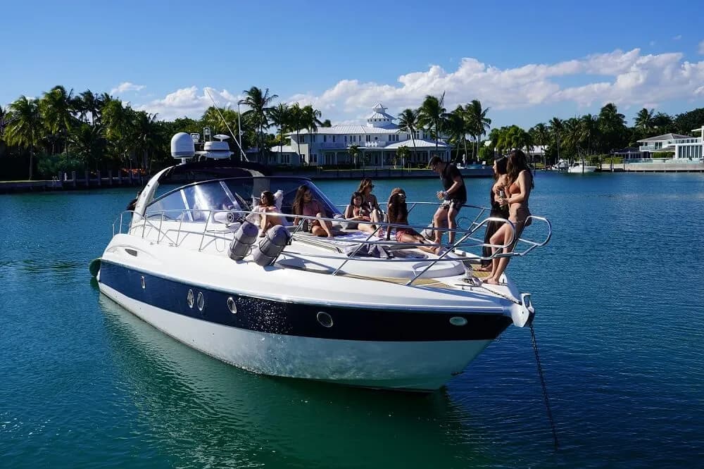 Aura Yacht Relaxation