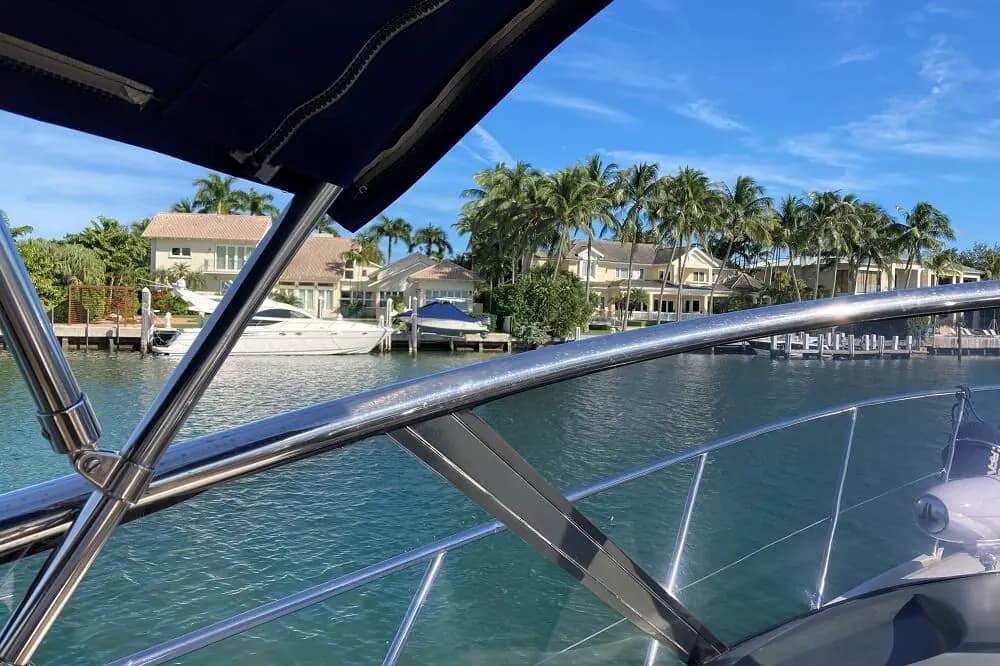 Aura Yacht Charter