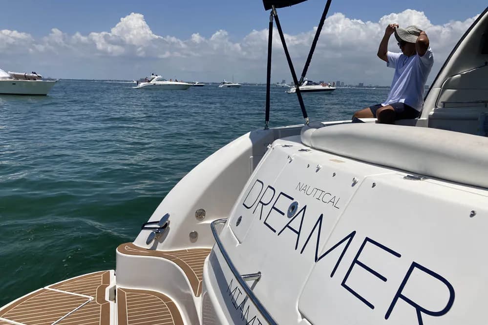Dreamer Yacht Amenities